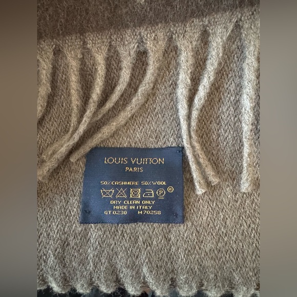 Authentic Men’s Louis Vuitton Scarf - Monogram Gradient Brown - Picture 2 of 7